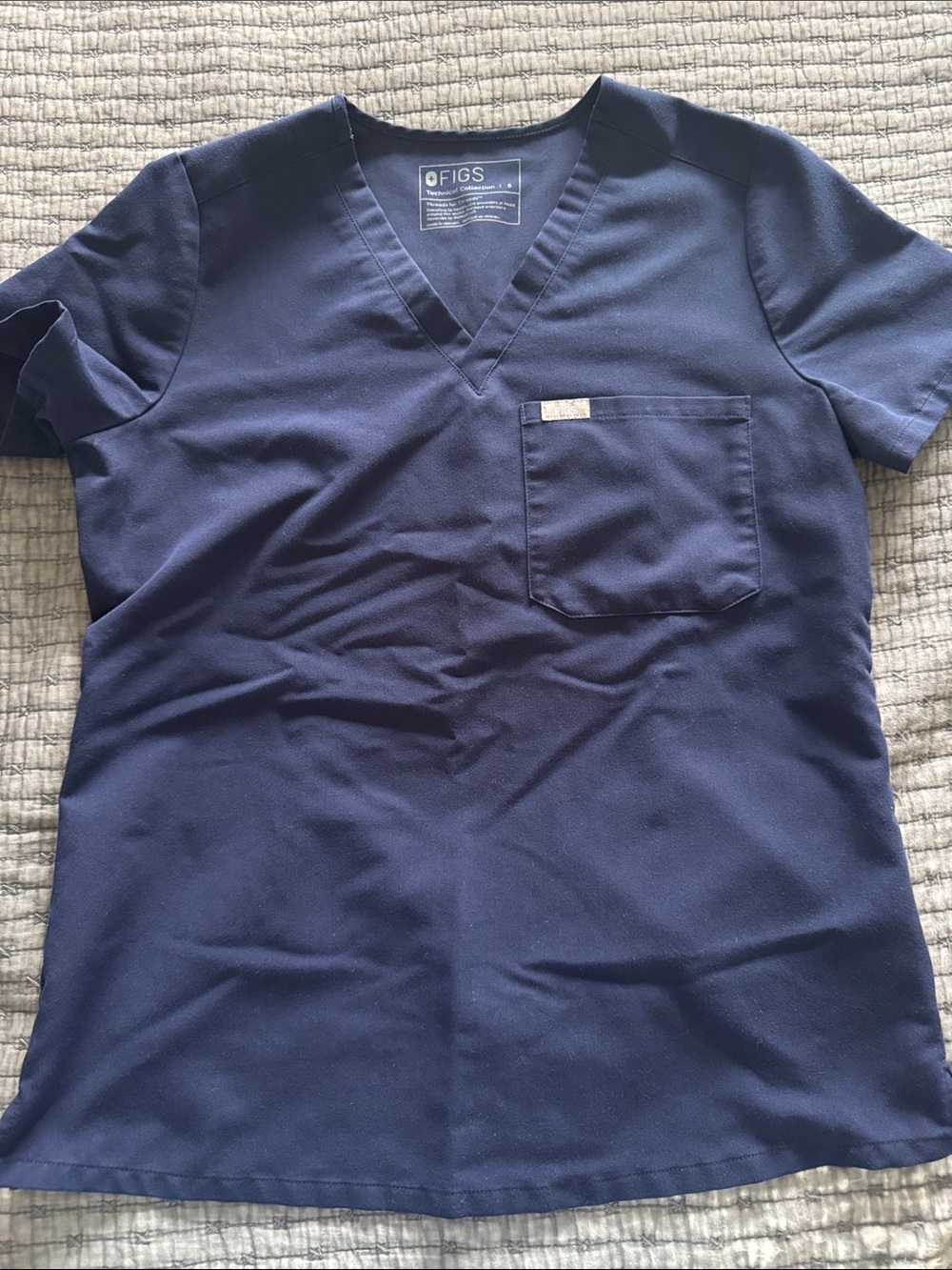Figs Women’s Navy V-Neck Pocket Scrub Top